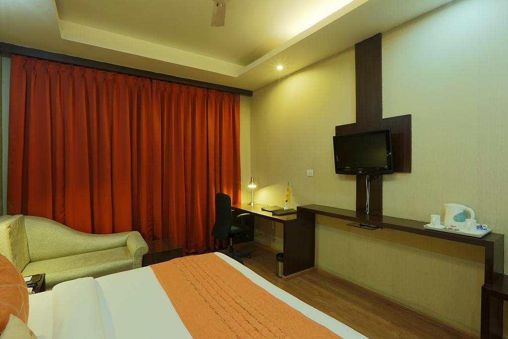 Corporate Regency Hotel New Delhi Exterior photo