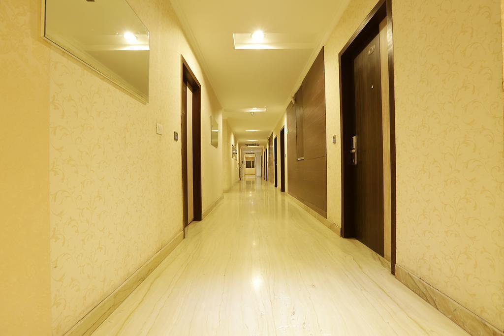 Corporate Regency Hotel New Delhi Exterior photo