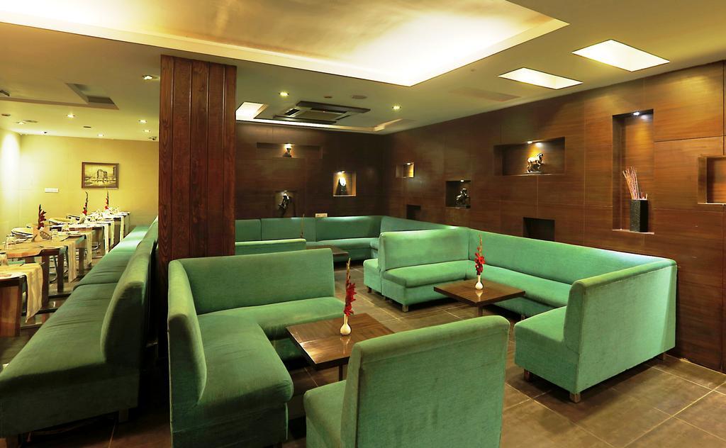 Corporate Regency Hotel New Delhi Exterior photo