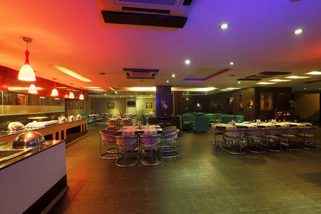 Corporate Regency Hotel New Delhi Exterior photo
