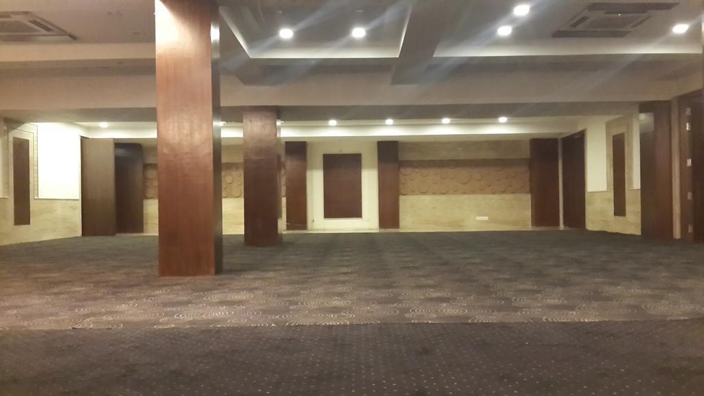 Corporate Regency Hotel New Delhi Exterior photo