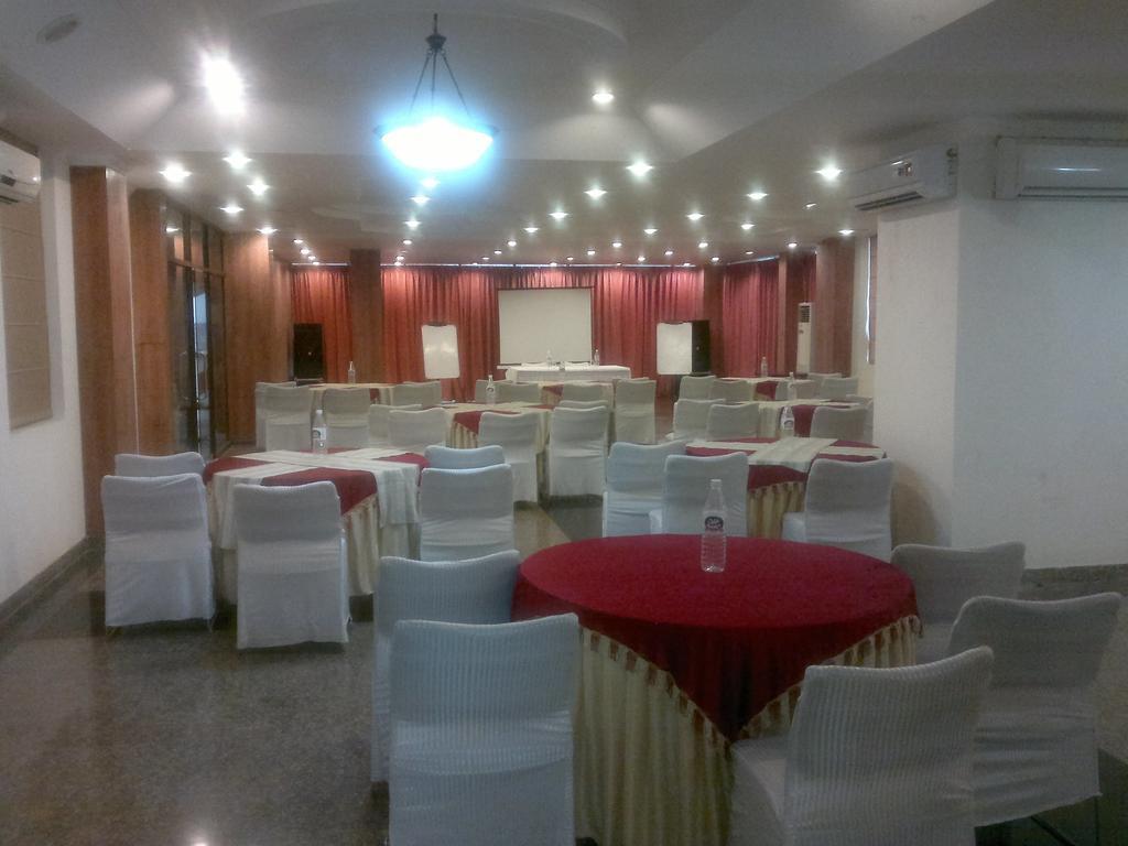 Corporate Regency Hotel New Delhi Exterior photo