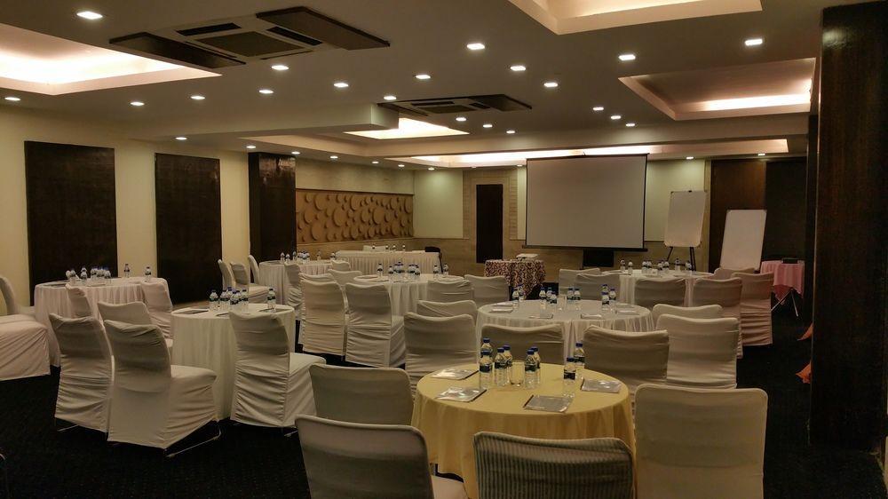 Corporate Regency Hotel New Delhi Exterior photo