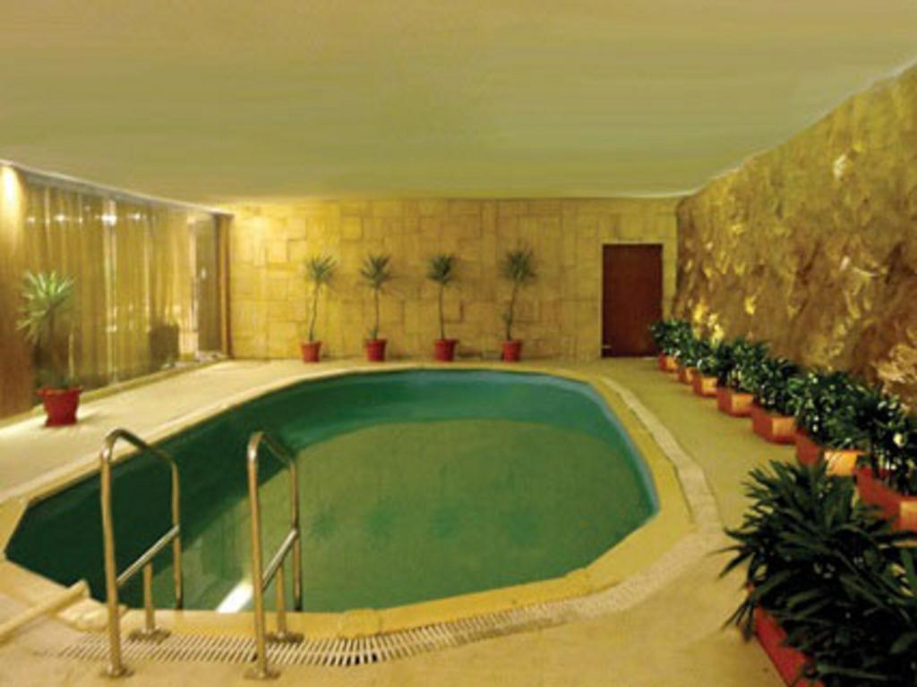 Corporate Regency Hotel New Delhi Exterior photo