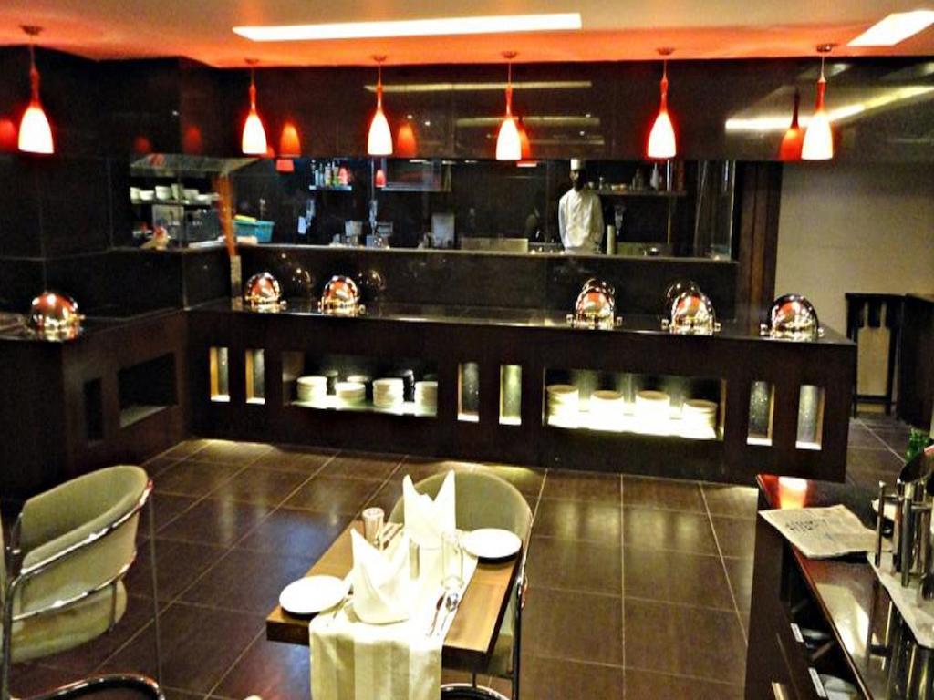 Corporate Regency Hotel New Delhi Exterior photo