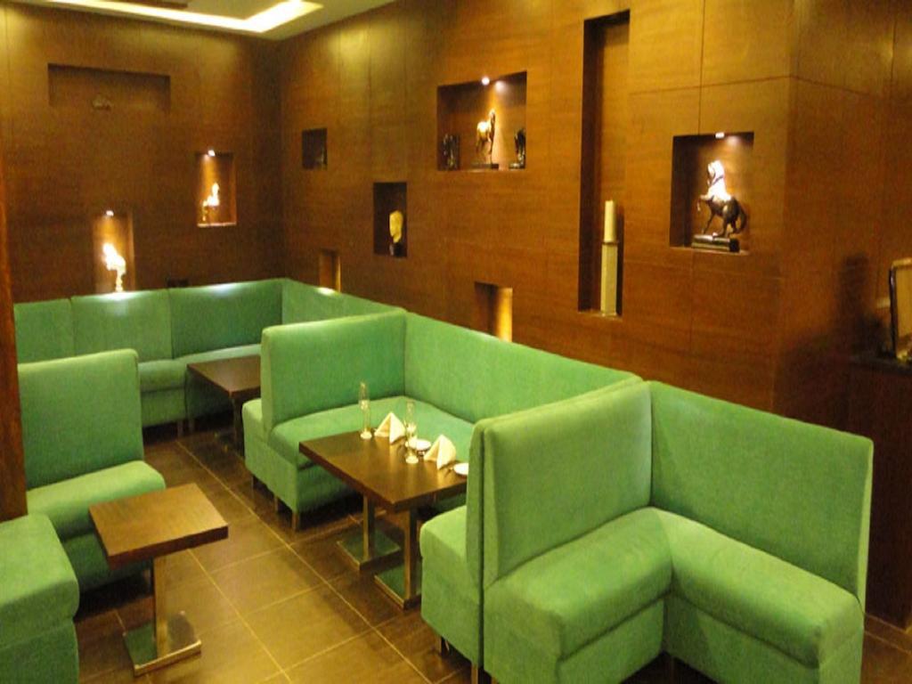 Corporate Regency Hotel New Delhi Exterior photo
