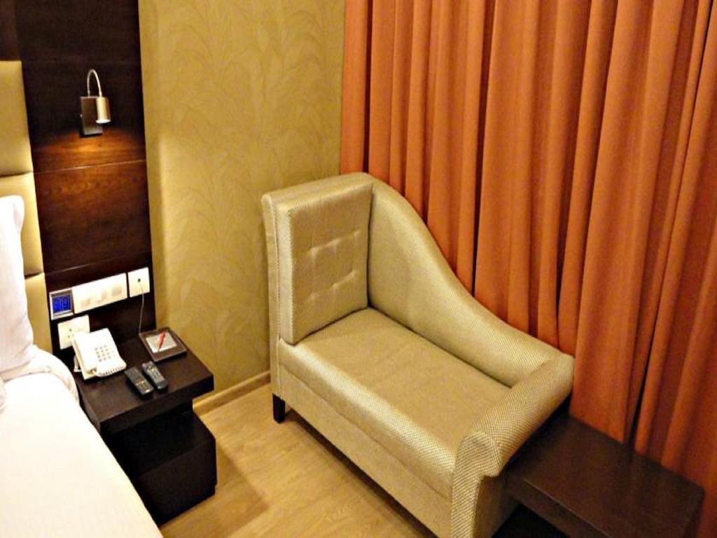 Corporate Regency Hotel New Delhi Room photo